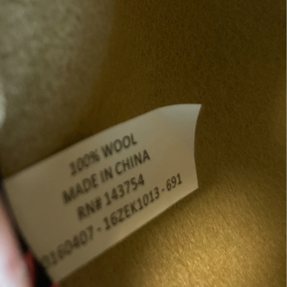 Set of Three Stylish 100% Wool Felt Hats in Burgundy, Blue, and Beige - Picture 9 of 13